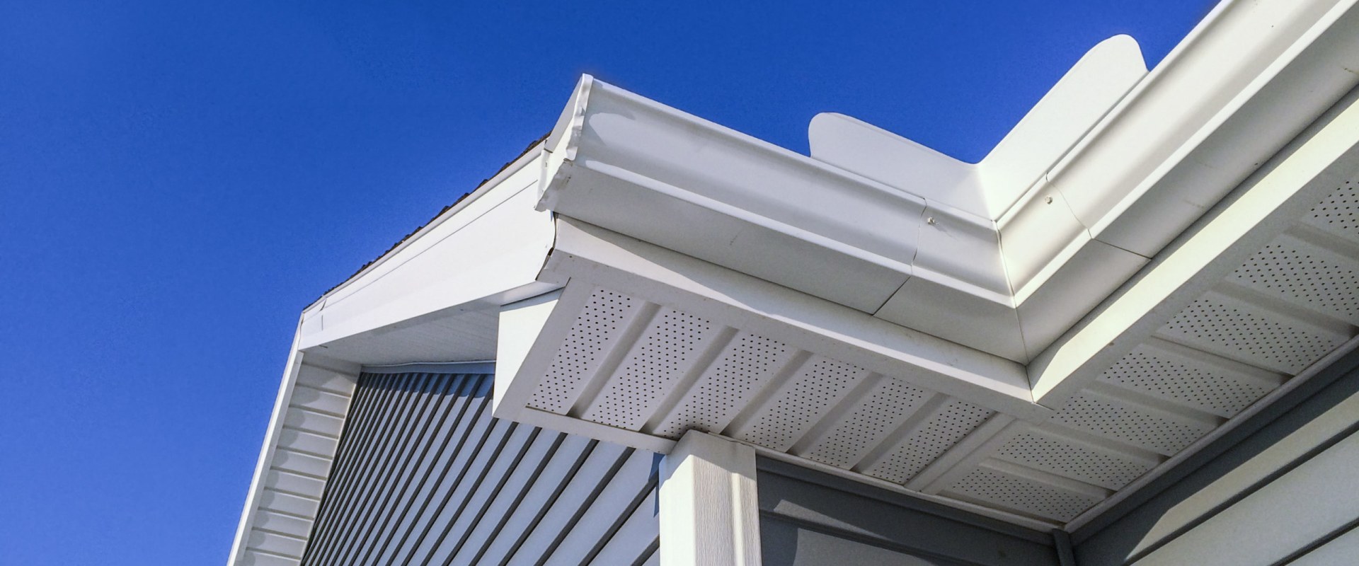 A Complete Guide to Reattaching Loose Siding
