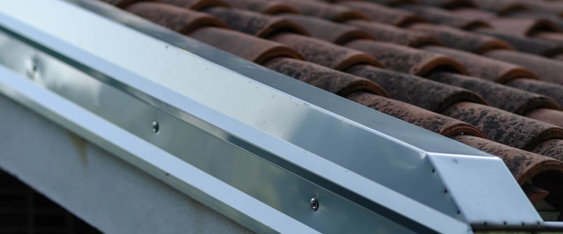 A Comprehensive Guide to Repairing Flashing for Your Roof and Siding Needs